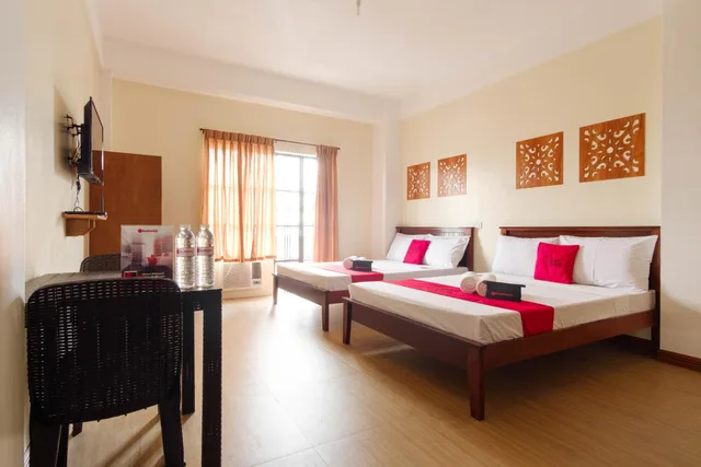 Room, Quadruple, RedDoorz Plus near Johnson and Johnson Paranaque 2/10