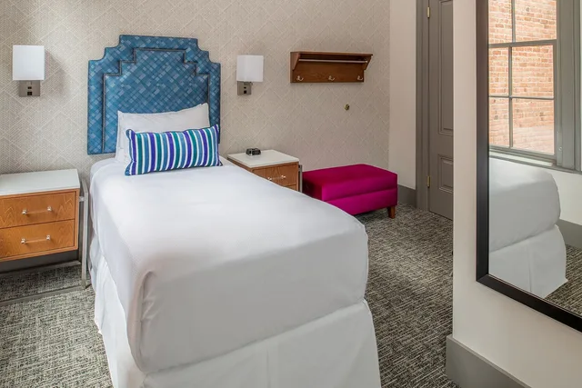 غرفة سيغنتشر بسريرين منفصلين بإطلالة على الفناء، Harlow Hotel 2/3