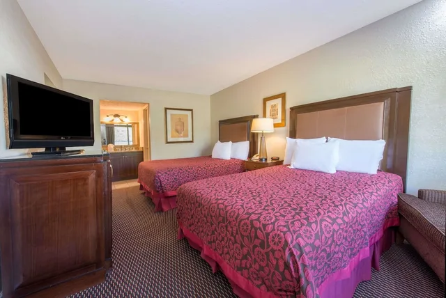جناح استوديو بسريرين مزدوجين، Days Inn & Suites By Wyndham Dayton North 1/4
