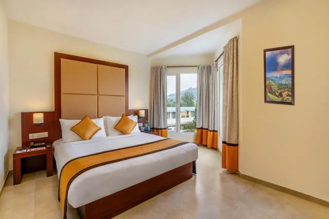 Privilege, Suite, King Bed, Valley View, Sofa, Balcony، Sterling Ooty Fern Hill 2/2