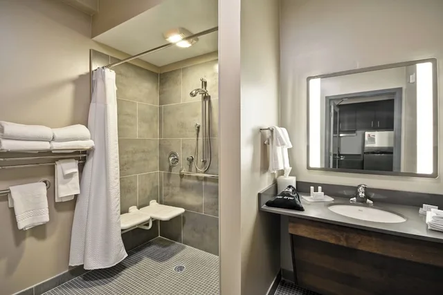 استوديو بسرير كينج مع أريكة لذوي الإعاقة، TOWNEPLACE SUITES DOVER ROCKAWAY 2/2