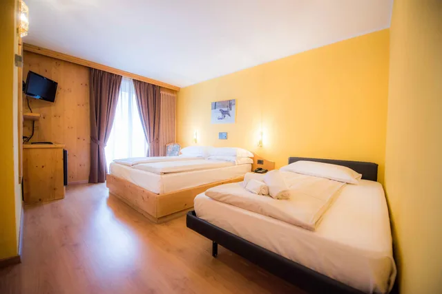 غرفة ثلاثية بسرير كوين مع أريكة، Angelica Hotel 6/10