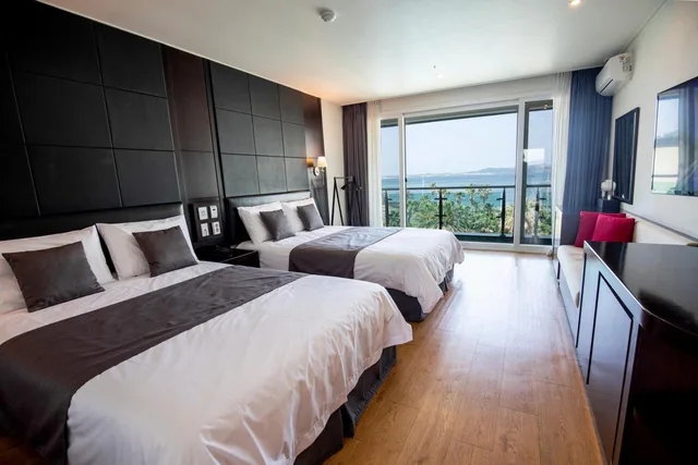 غرفة ديلوكس بسريرين مزدوجين بإطلالة على البحر، The Four Graces Resort 1/2