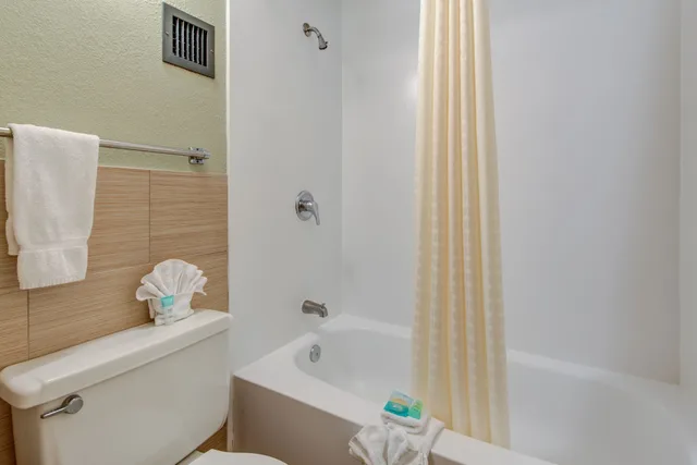 غرفة داخلية قياسية بسريرين كوين، Glenstone Lodge 2/2