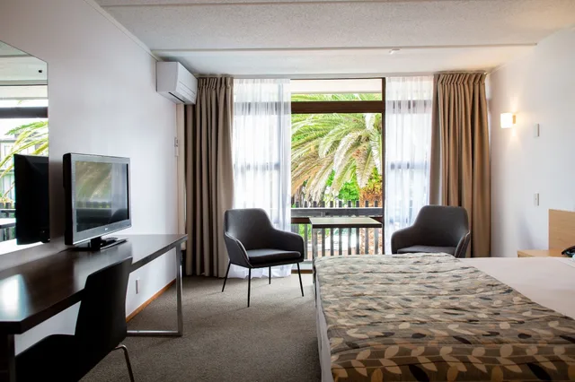 غرفة سوبيريور بسرير كينج بشرفة، Rose Park Hotel Auckland 6/7