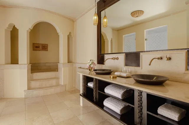 Deluxe, Suite, Sea View, Sharq Village & Spa, a Ritz-Carlton Hotel 2/2