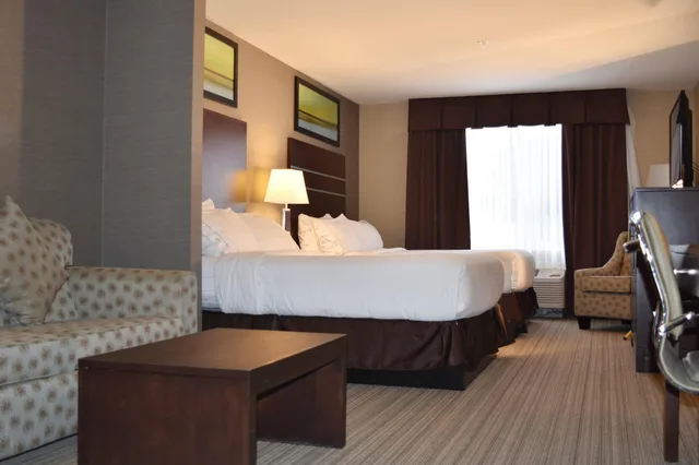 جناح بسريرين كوين، HOLIDAY INN EXPRESS GOLDEN KICKING HORSE 2/3
