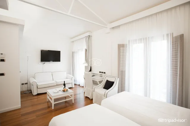 Room, Double Bed, Lateral Side Sea View، La Plage Resort 2/3