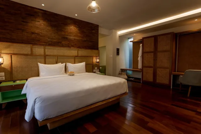 غرفة بسرير كينج وسريرين منفصلين بغرفتي نوم، Fourteen Roses Boutique Hotel and Spa 2/2
