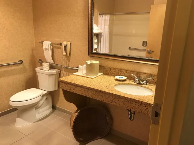 غرفة قياسية بسريرين كوين لذوي الإعاقة، Best Western Plus Revere Inn & Suites 6/7