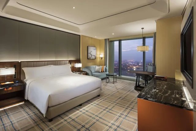 Room, Double Bed, River View, Hilton Fuzhou 1/2