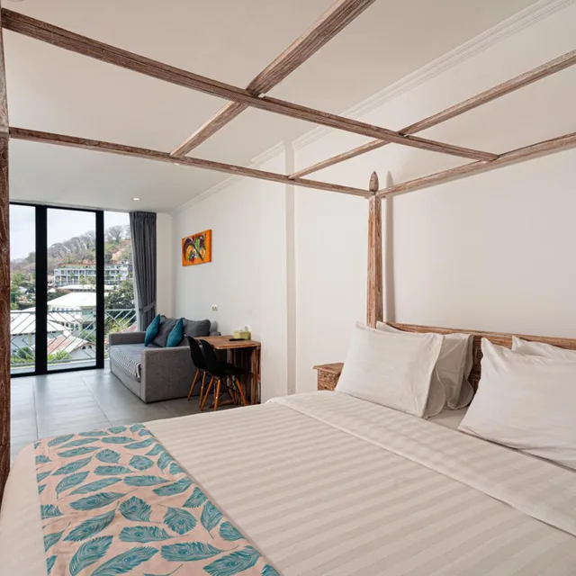غرفة ديلوكس بسرير مزدوج بشرفة، Komodo Suites Downtown 2/9