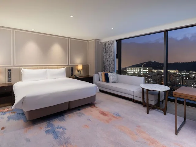 Namsan, King Bed, The Ambassador Seoul - A Pullman Hotel 3/5