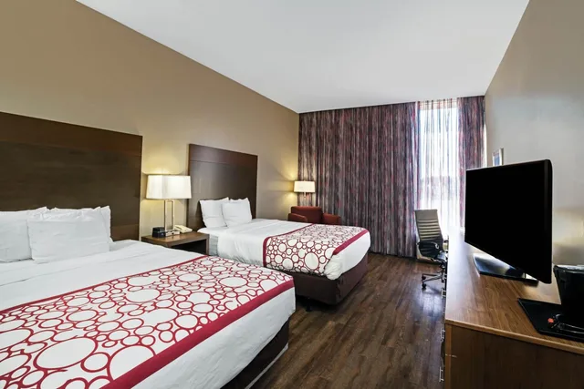 Executive, 2 Queen Beds, La Quinta Inn And Suites By Wyndham Tuscaloosa University 7/10