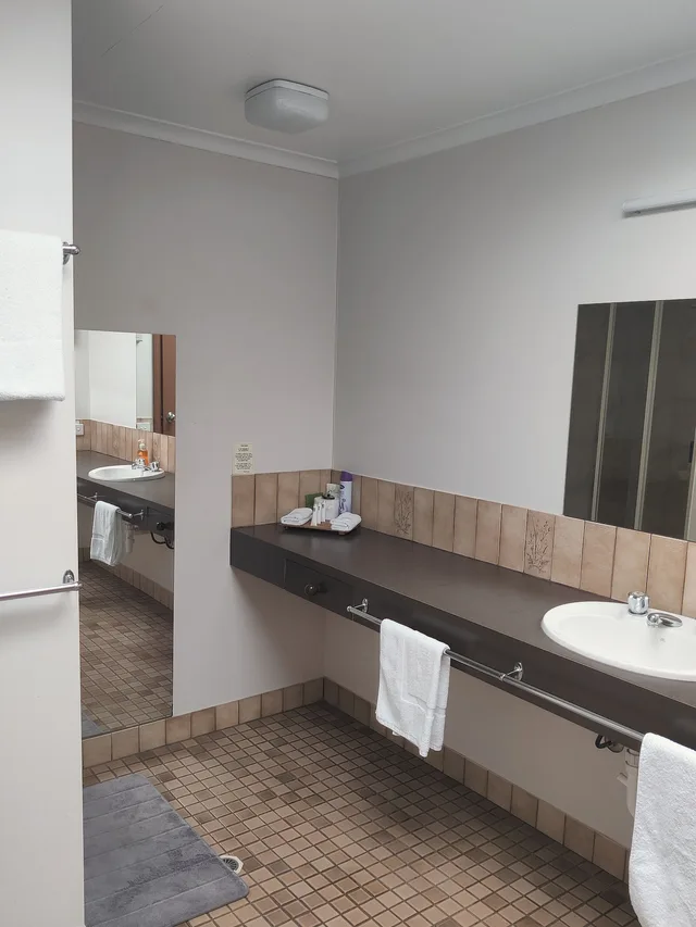 غرفة قياسية بسريرين منفصلين وسرير مزدوج وسرير فردي، Belvoir Village Motel Apartments 4/4