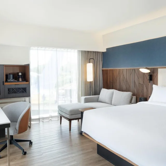 غرفة بزنس ديلوكس بسرير كينج بإطلالة على المدينة، Courtyard By Marriott Puebla Las Animas 2/10
