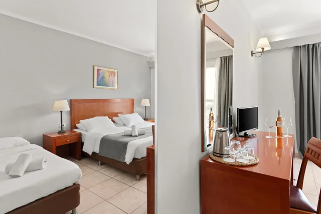 غرفة عائلية بإطلالة على البحيرة بغرفتي نوم، Ariti Grand Hotel Corfu 2/6