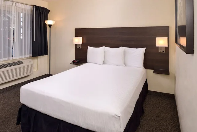 غرفة قياسية بسرير كوين، Steam Plant Hotel 1/4