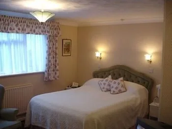 Suite, 1 King and 1 Single Beds, The Chudleigh 1/2