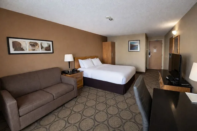 غرفة ديلوكس بسرير كوين مع أريكة، Comfort Inn Baie-Comeau 3/4