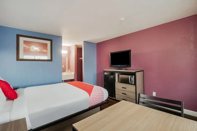 غرفة بسرير كوين، OYO Hotel Houston N Fm-1960 Champions TX 2/10