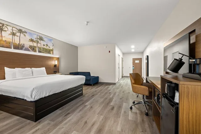جناح بسرير كينج، Clarion Pointe Lakeland I-4 1/8
