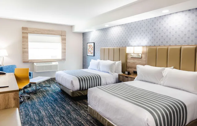 Standard, 2 Queen Beds, Best Western Premier Executive Residency Medicine Hat 2/10