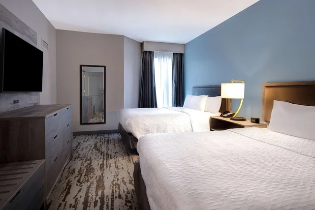 جناح بسريرين كوين مع أريكة لذوي الإعاقة، Homewood Suites By Hilton Lexington Hamburg 1/4
