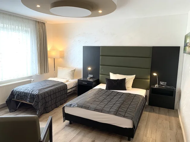 Family, 1 King and 1 Single Beds, Boutique Hotel Goldene Henne 2/7