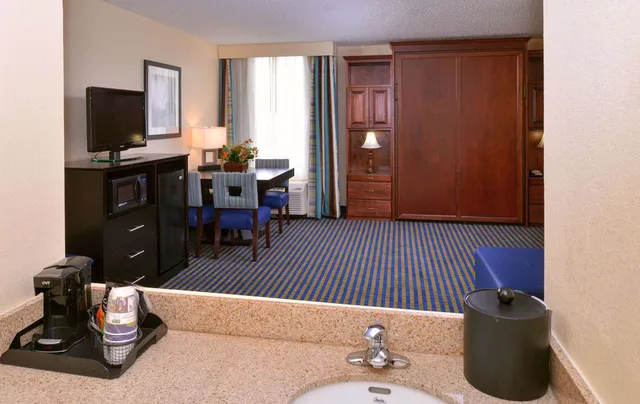 Room, Murphy Bed, Queen Bed, Sofa، Best Western Leesburg Hotel & Conference Center 4/4