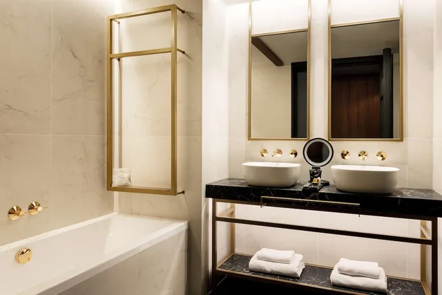 Junior Suite, Queen Bed, Radisson Collection Bilbao 2/2