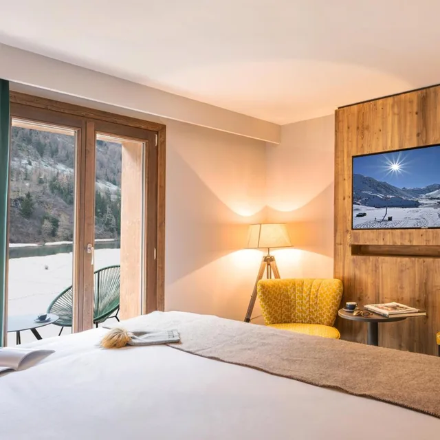غرفة بسرير مزدوج بإطلالة على الجبل، Tetras Lodge 3/8