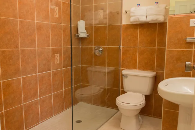 Standard, 2 Double Beds, Adult Only، Travellers Beach Resort 5/8