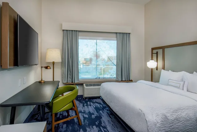 غرفة بسرير كينج، Fairfield Inn & Suites By Marriott Mcpherson 1/5