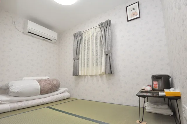 غرفة يابانية تقليدية بفراش فوتون بحمام مشترك، Bj Family Inn 1/1