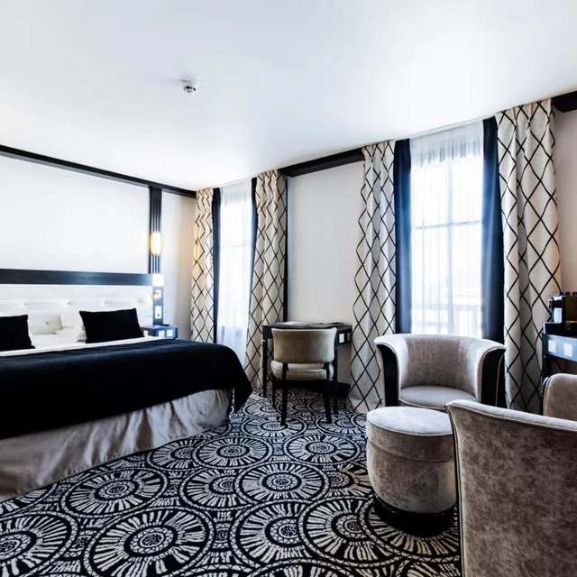 غرفة ثلاثية، Hotel Jehan de Beauce 2/10