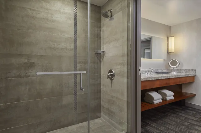 Skyline, King Bed، Loews Hollywood Hotel 8/10