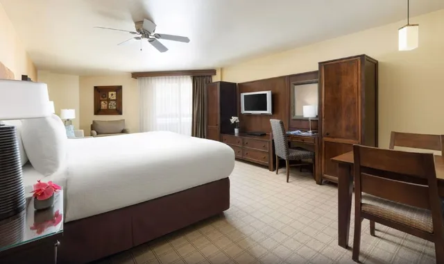 غرفة بسرير كينج، Elevation Hotel And Spa 1/3