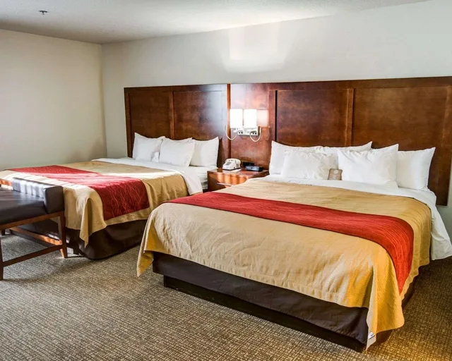 غرفة بسريرين كينج مع أريكة، Comfort Inn Redding Near I-5 3/4