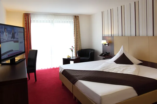 غرفة مفردة بسرير كينج، Lobinger Parkhotel 1/3