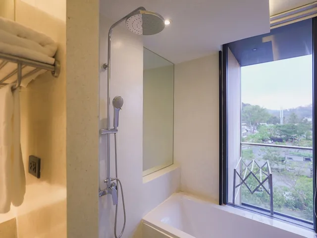 جناح سوبيريور بسرير كينج وسريرين منفصلين، Balcony Seaside Sriracha Hotel Serviced Apartments 8/9