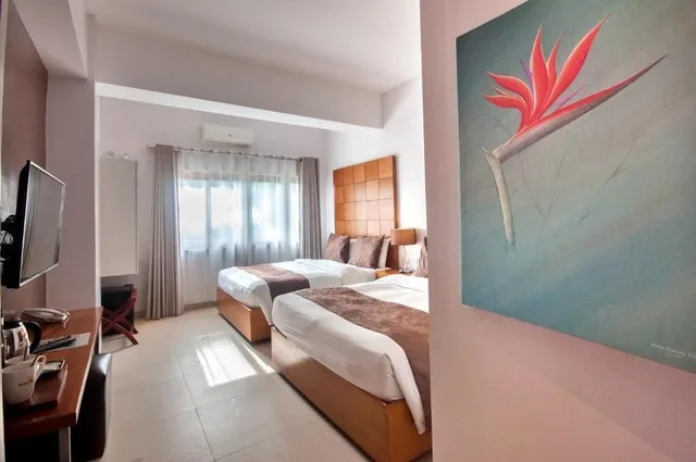 غرفة ديلوكس بسريرين منفصلين وسرير كوين مع أريكة، Aloha Boracay Hotel 8/10