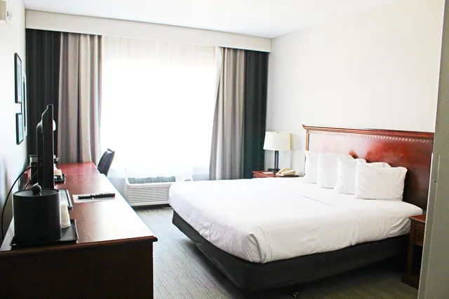 Studio, Accessible, Marinette WI Hotel 3/8