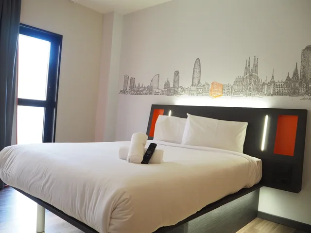 غرفة قياسية رباعية بسرير مزدوج وسريرين منفصلين، easyHotel Barcelona Fira 9/10