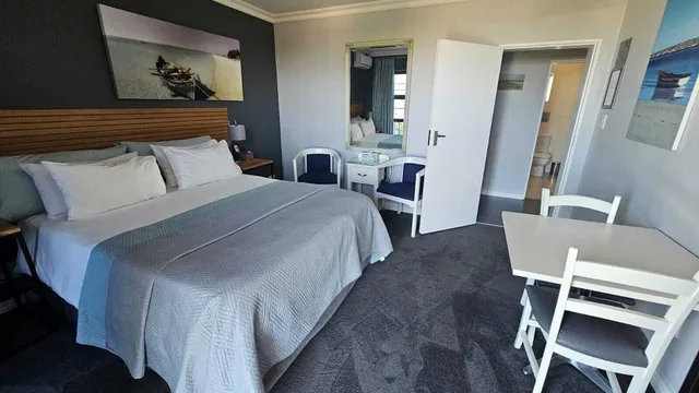 2 Bedrooms, Family, Queen and Twin Beds, Sea View, Bay View Somerset West 2/10