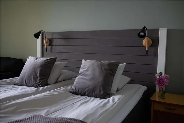 غرفة قياسية بسريرين منفصلين يُسمح فيها بالحيوانات الأليفة، Hotel Ullinge, Sure Hotel Collection By Best Western 1/3
