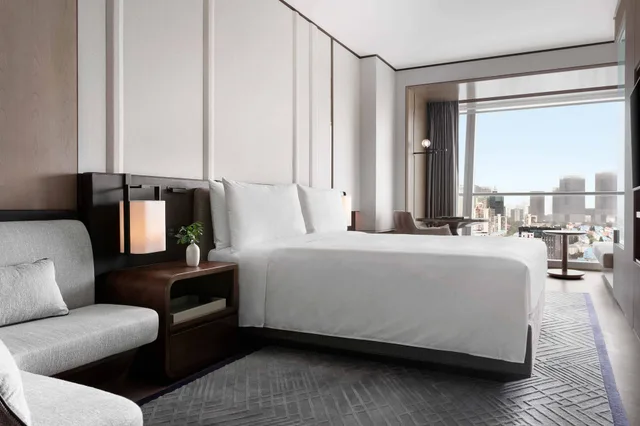 غرفة ديلوكس بسرير كينج بإطلالة على المدينة، Jw Marriott Marquis Hotel Shanghai Pudong 2/3