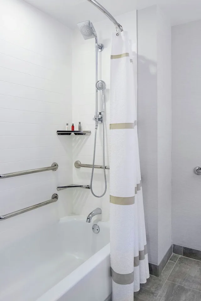 Room, King Bed, Accessible, Columbus Marriott Northwest 5/7