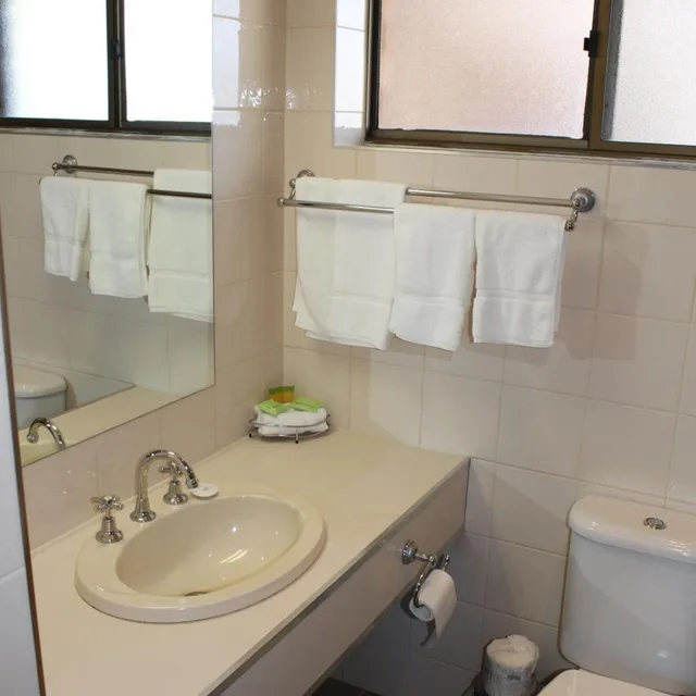 Standard, Triple, Bakery Hill Motel 5/6