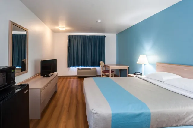 غرفة قياسية بسرير كوين لذوي الإعاقة، Motel6 Seaside, OR 2/5